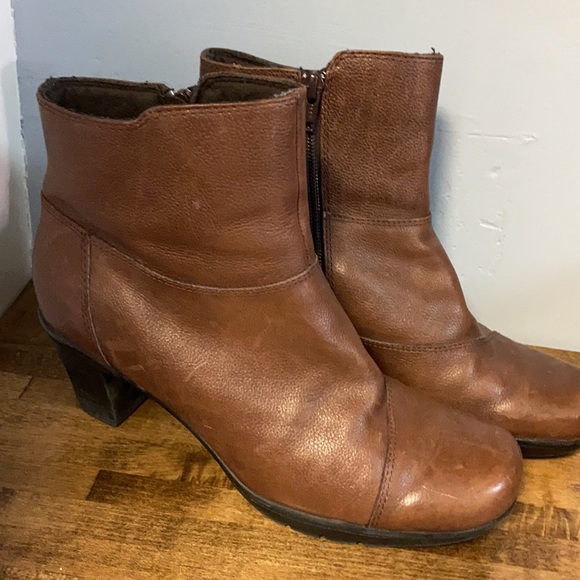 Clark’s Leather Booties - Picture 4 of 4